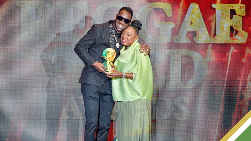 Minister Hon. Olivia Grange embraces dancehall icon Bounty Killer after presenting him with a trophy at the 2024 Reggae Gold Awards and Jamaica Music Museum Hall of Fame Inductions ceremony. (📷 : Donald De La Haye)