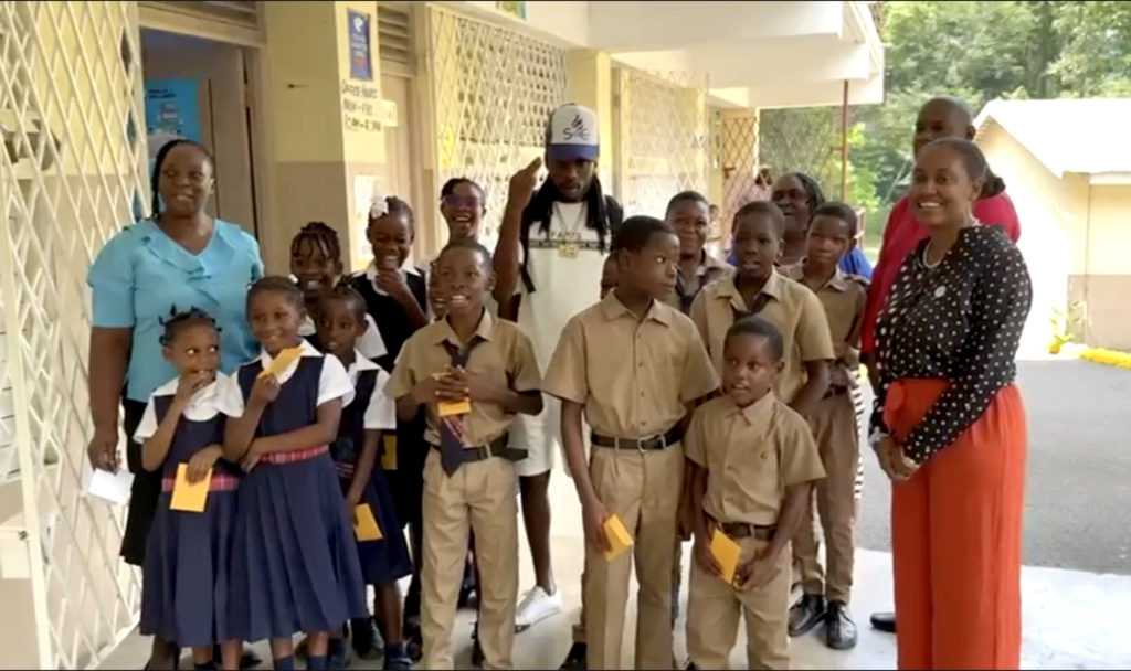 Blaize Shell Shell shares a photo op with students and staff at the Gordon Town Primary School